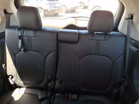 Used 2024 Honda Pilot EX-L image 11