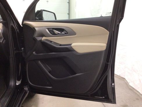 Used 2023 Chevrolet Traverse LT image 29