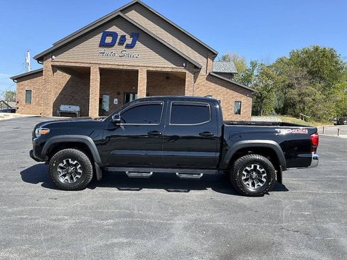 Used 2018 Toyota Tacoma TRD Off-Road AWD/4WD image 2