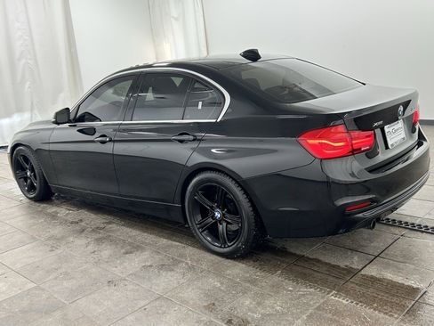Used 2018 BMW 328d xDrive Sedan w/ Premium Package image 3