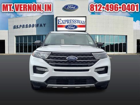 Used 2024 Ford Explorer XLT w/ Equipment Group 202A RWD image 4