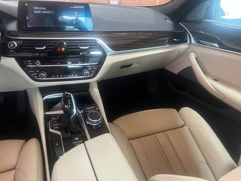 Used 2019 BMW 530i w/ Luxury Package image 25