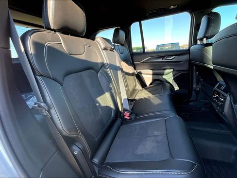 New 2025 Jeep Grand Cherokee Altitude image 17