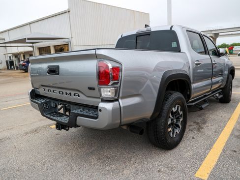 Used 2021 Toyota Tacoma TRD Off-Road w/ Technology Package image 10