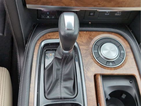 Used 2024 Nissan Armada SL w/ Captain's Chairs Package image 24