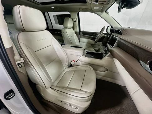 Used 2023 GMC Yukon XL Denali AWD/4WD image 37