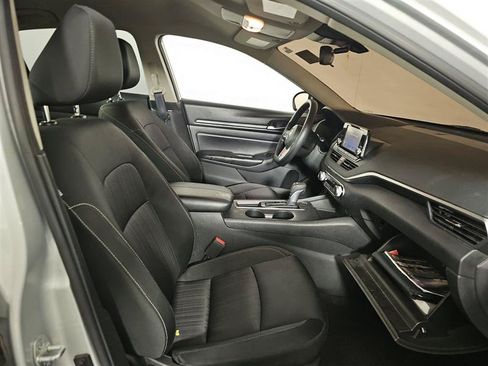 Used 2022 Nissan Altima 2.5 S FWD image 3