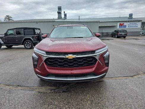 Used 2025 Chevrolet Trax LT w/ Driver Confidence Package FWD image 2