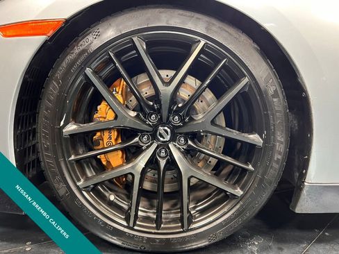 Used 2016 Nissan GT-R Black Edition AWD/4WD image 6