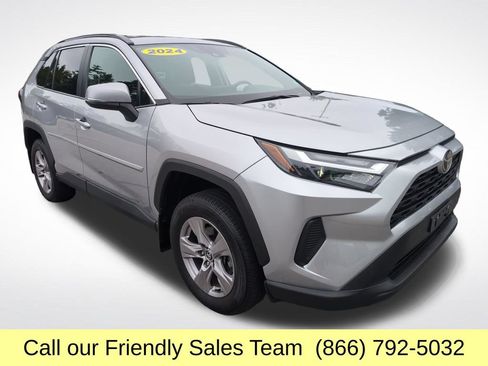 Used 2024 Toyota RAV4 XLE AWD/4WD image 7