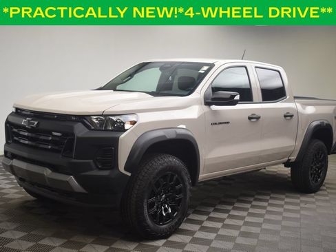 Used 2026 Chevrolet Colorado Trail Boss AWD/4WD image 3