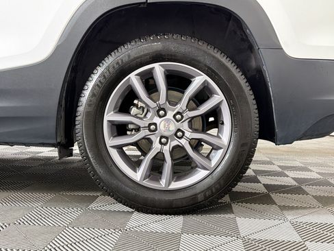 Used 2023 GMC Terrain SLT w/ Infotainment Package II AWD/4WD image 9