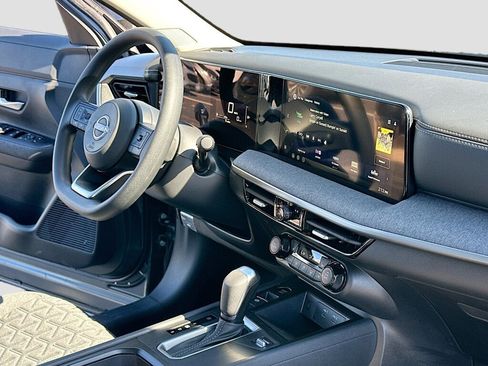 New 2026 Nissan Kicks SV w/ SV Premium Package image 5