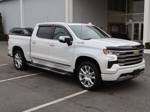 Used 2022 Chevrolet Silverado 1500 High Country w/ High Country Premium Package image 2