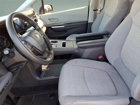 Used 2022 Toyota Sienna LE AWD/4WD image 13