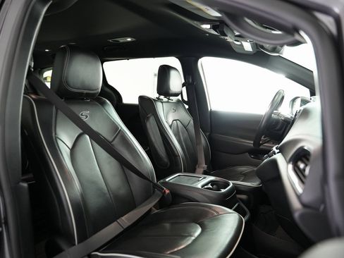 Used 2019 Chrysler Pacifica Limited w/ Advanced Safetytec Group image 57