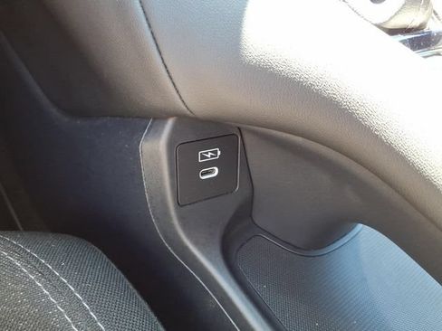 Used 2025 Honda HR-V LX image 17