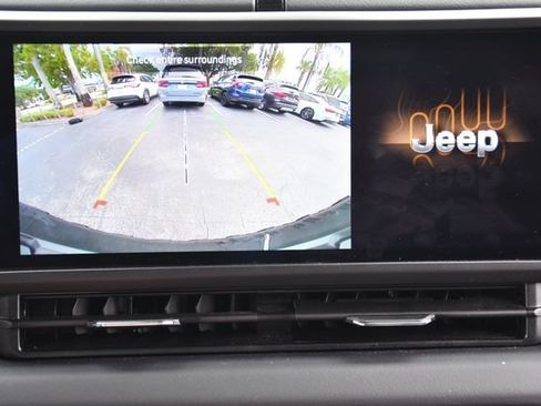 Used 2026 Jeep Wrangler Unlimited Rubicon AWD/4WD image 17