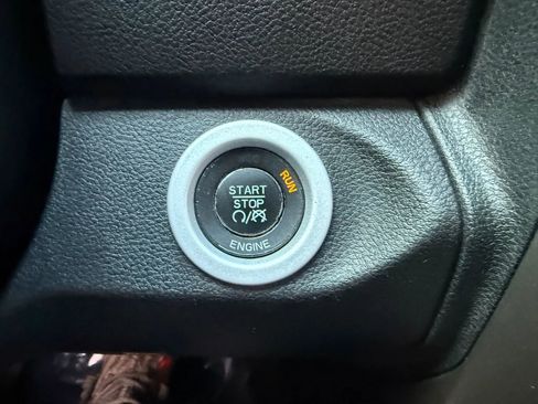 Used 2014 RAM 1500 Laramie w/ Convenience Group image 31