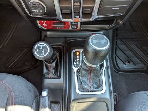 Used 2021 Jeep Wrangler Unlimited Rubicon w/ Cold Weather Group AWD/4WD image 24