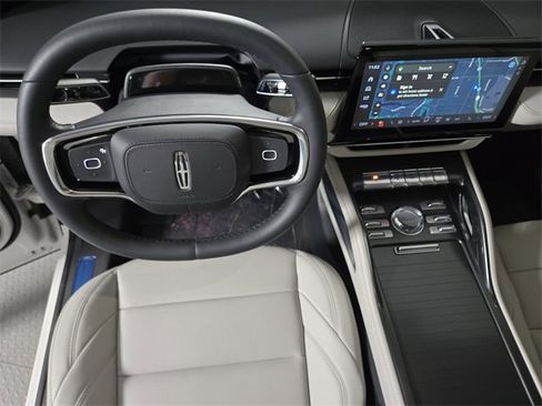 New 2026 Lincoln Nautilus Premier image 15