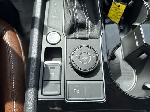 Used 2023 Volkswagen Atlas SEL AWD/4WD image 31