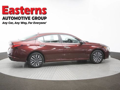 Used 2025 Nissan Altima 2.5 SV FWD image 41
