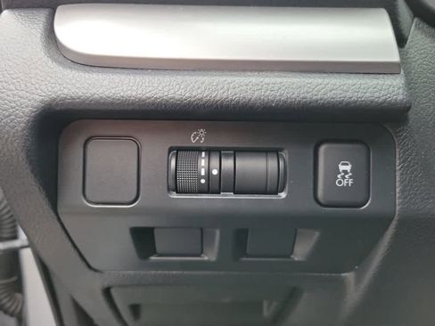 Used 2018 Subaru Forester 2.5i Premium w/ All-Weather Package image 23