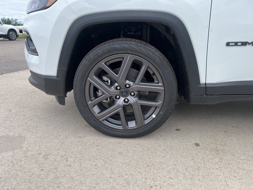New 2025 Jeep Compass Limited w/ Sun & Sound Group AWD/4WD image 4