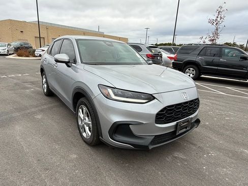 Used 2023 Honda HR-V LX image 3