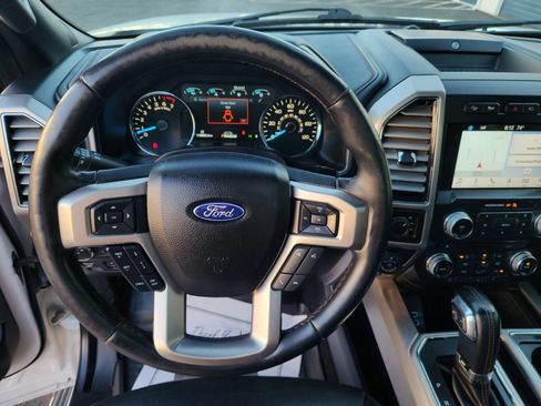 Used 2018 Ford F150 Platinum w/ Equipment Group 701A Luxury AWD/4WD image 9