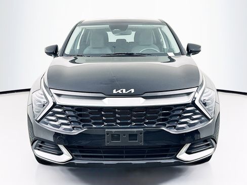 Used 2025 Kia Sportage LX image 2