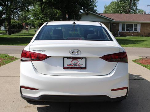 Used 2019 Hyundai Accent SE FWD image 8