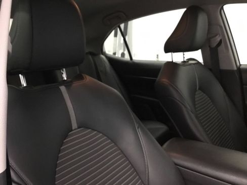 Used 2019 Toyota Camry SE FWD image 19