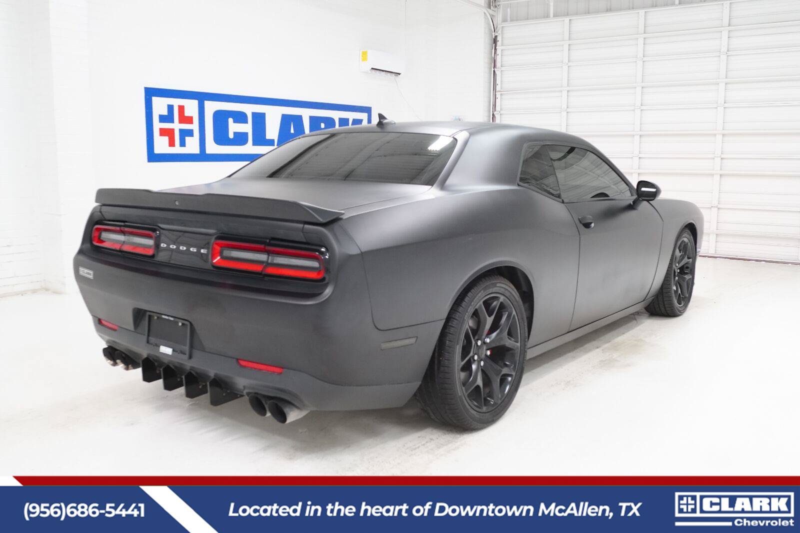 Used 2017 Dodge Challenger R/T RWD image 4