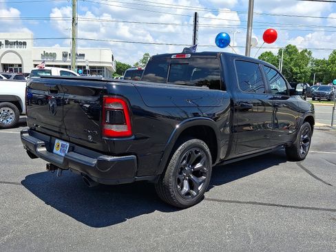 Used 2020 RAM 1500 Limited w/ Black Appearance Package AWD/4WD image 4