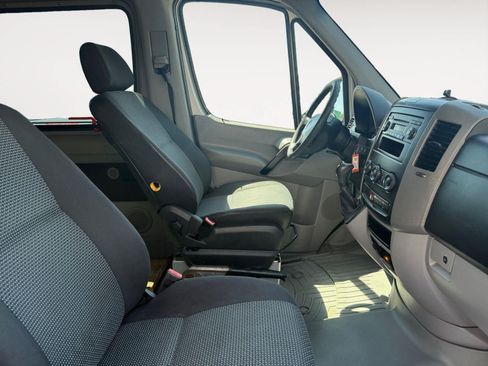 Used 2010 Mercedes-Benz Sprinter 2500 image 15