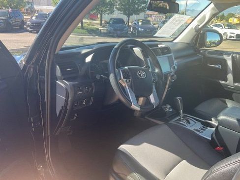 Used 2020 Toyota 4Runner SR5 Premium w/ Moonroof Package AWD/4WD image 18