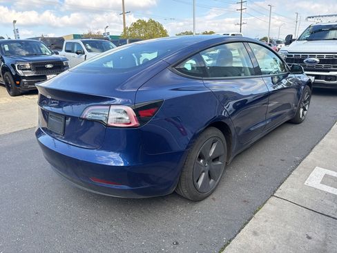Used 2023 Tesla Model 3 Standard Range image 3