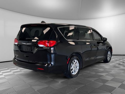 Used 2024 Chrysler Voyager LX FWD image 8