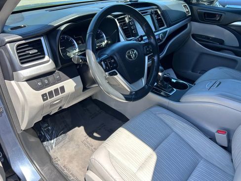 Used 2017 Toyota Highlander Plus w/ Carpet Mat Package image 16