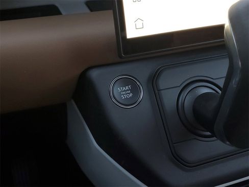 New 2026 Land Rover Defender 130 X-Dynamic SE image 18