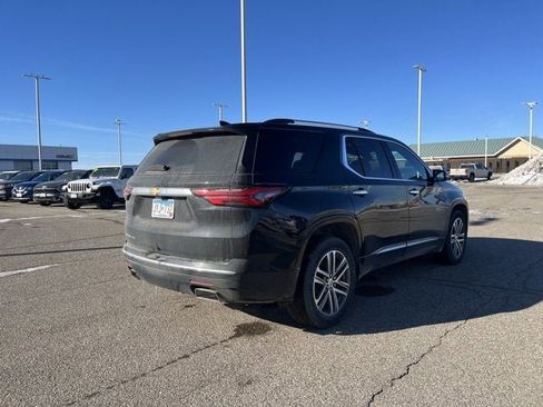 Used 2023 Chevrolet Traverse High Country image 3