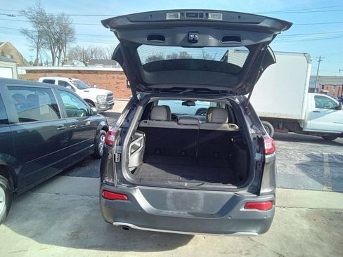 Used 2018 Jeep Cherokee Limited image 10