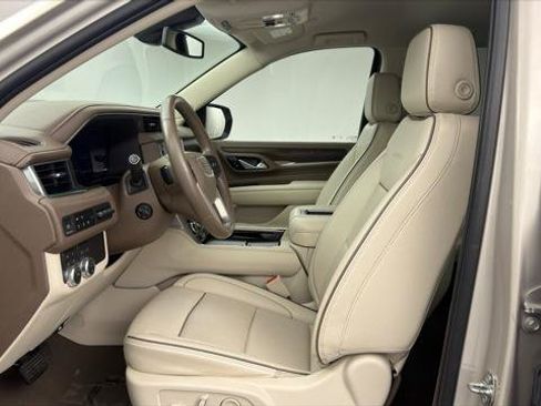 Used 2022 GMC Yukon XL Denali AWD/4WD image 16