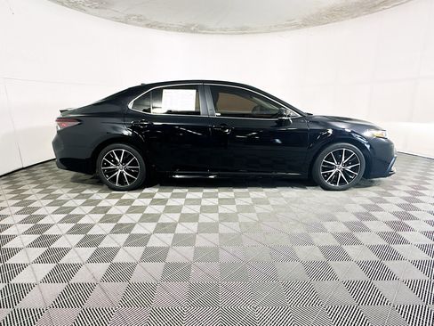 Used 2023 Toyota Camry SE w/ Audio Upgrade Package FWD image 2