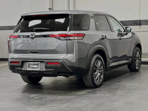 Used 2022 Nissan Pathfinder S FWD image 12