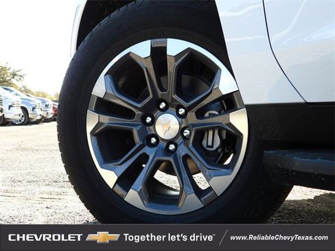 New 2026 Chevrolet Suburban LT w/ Comfort Package image 9