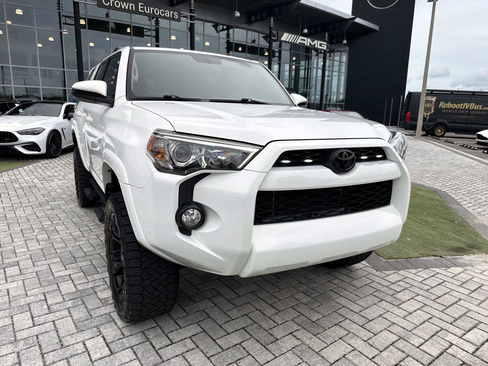 Used 2019 Toyota 4Runner SR5 AWD/4WD image 8