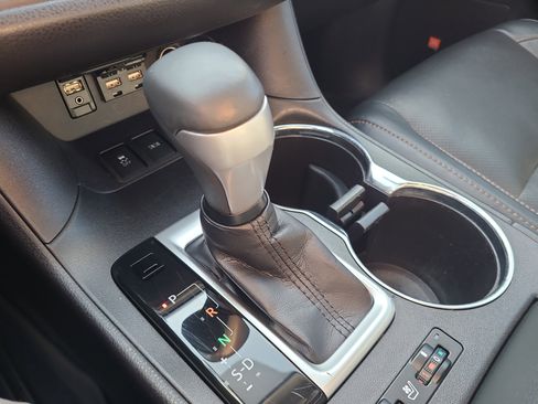 Used 2019 Toyota Highlander Limited image 29